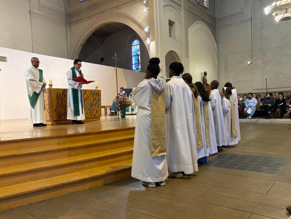 Les servants et servantes de messe à Saint-Joseph des Épinettes